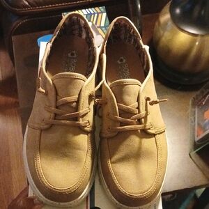 Skechers Women's Tan Sneakers